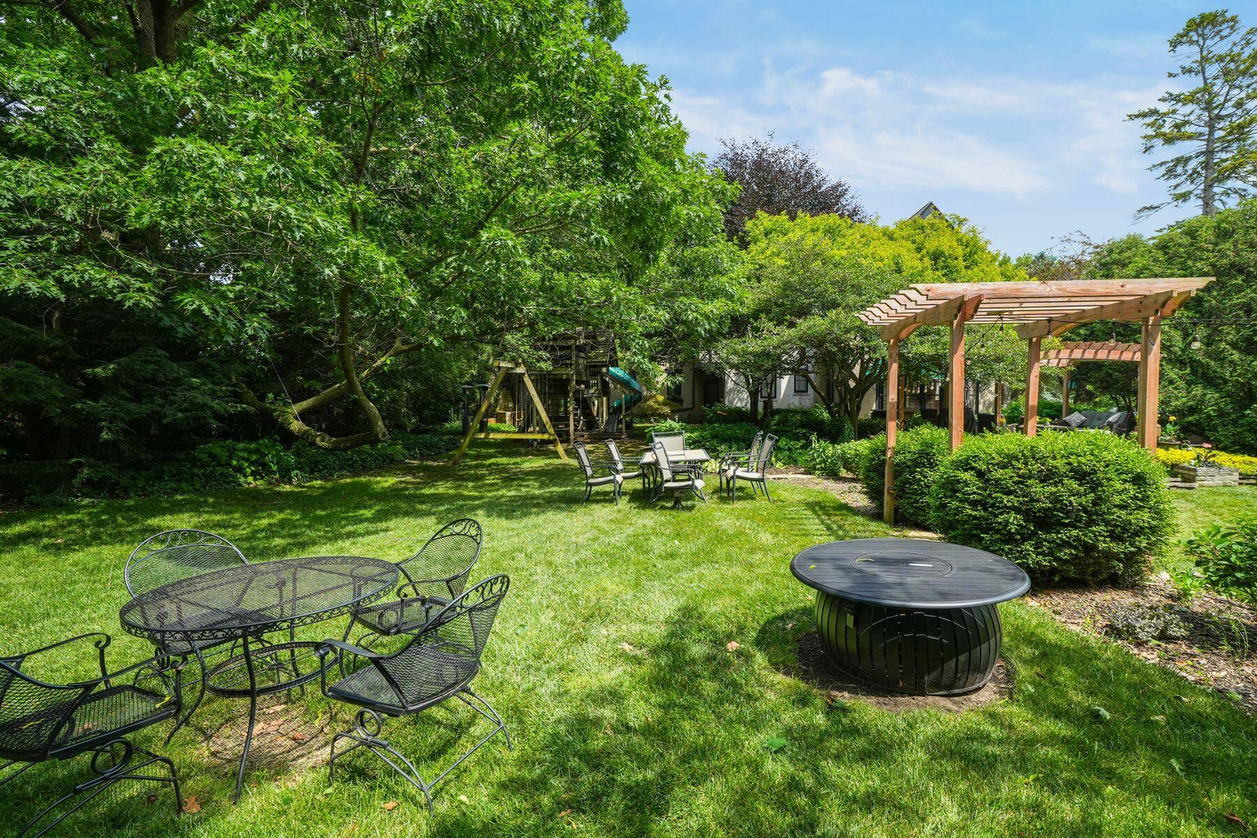 312 N Vincennes Cir