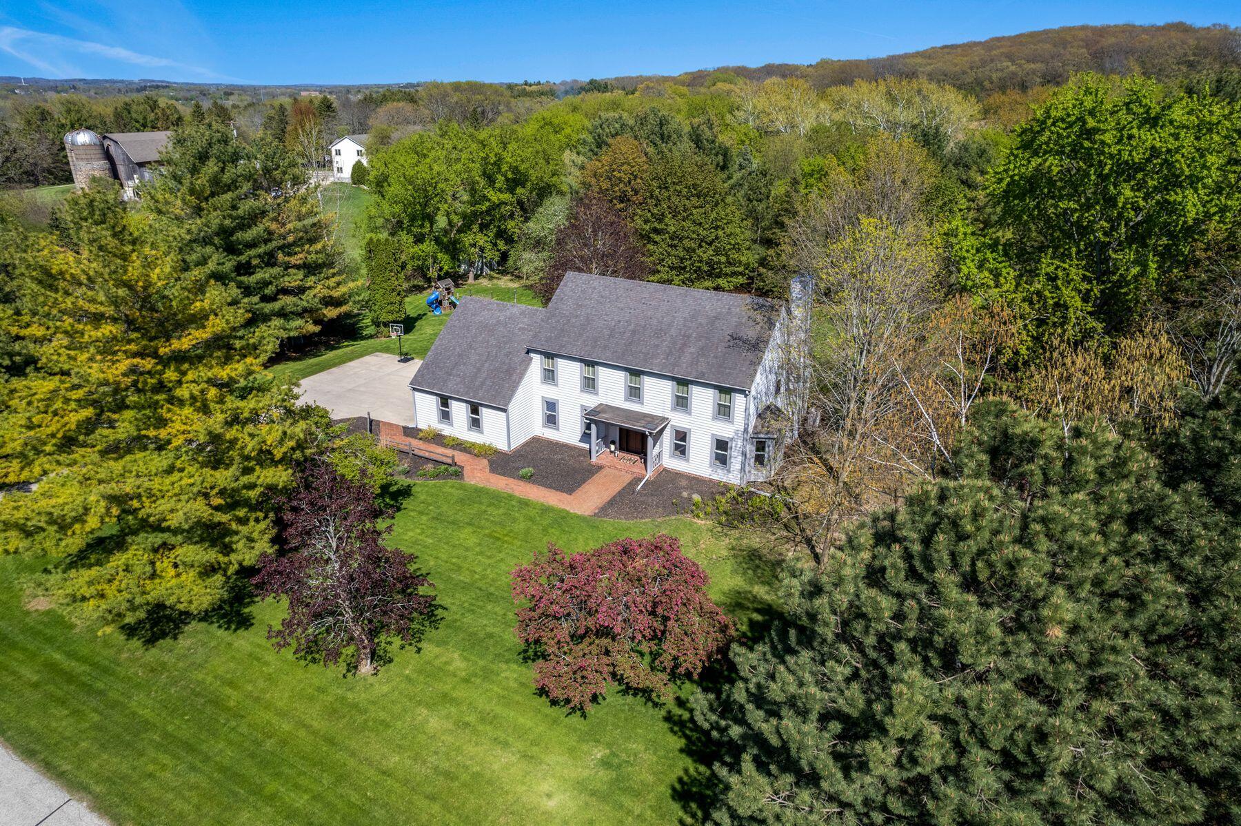 W291N1124 Churchview Dr