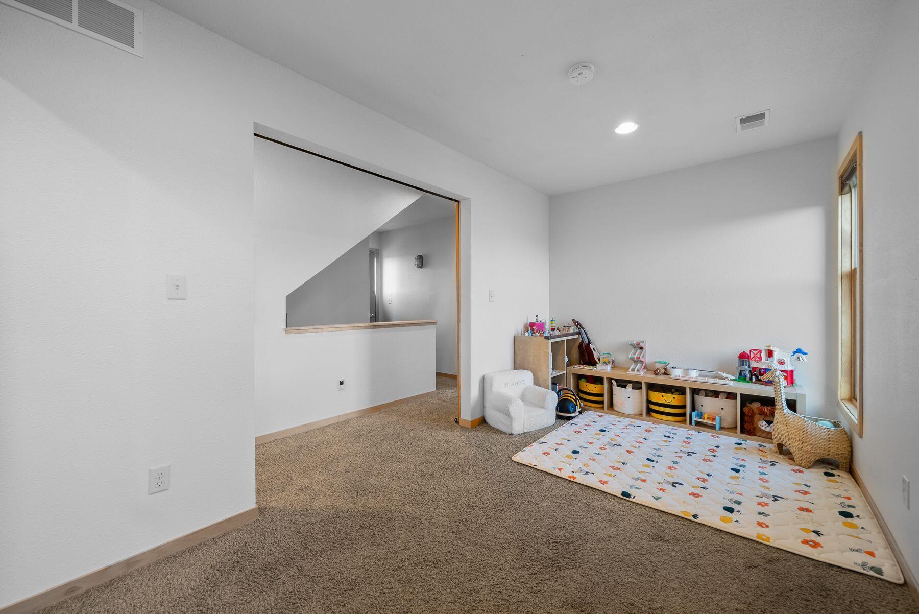 1038 Lakeland Rd