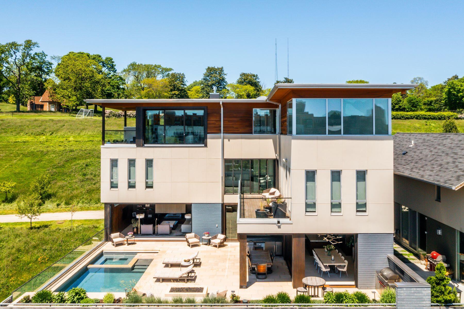 801 E Reservoir Ave