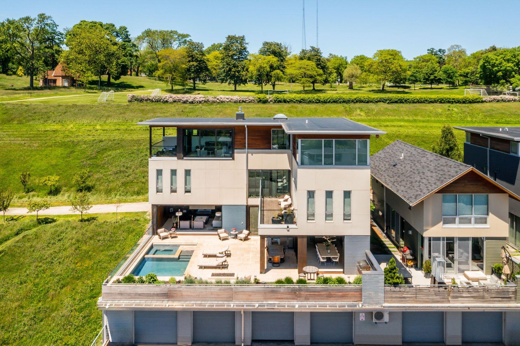 801 E Reservoir Ave