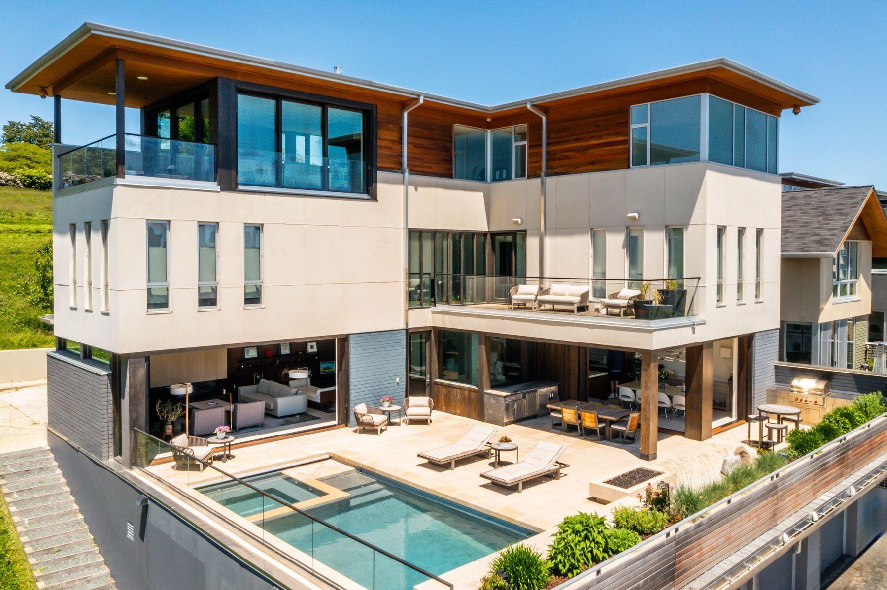 801 E Reservoir Ave