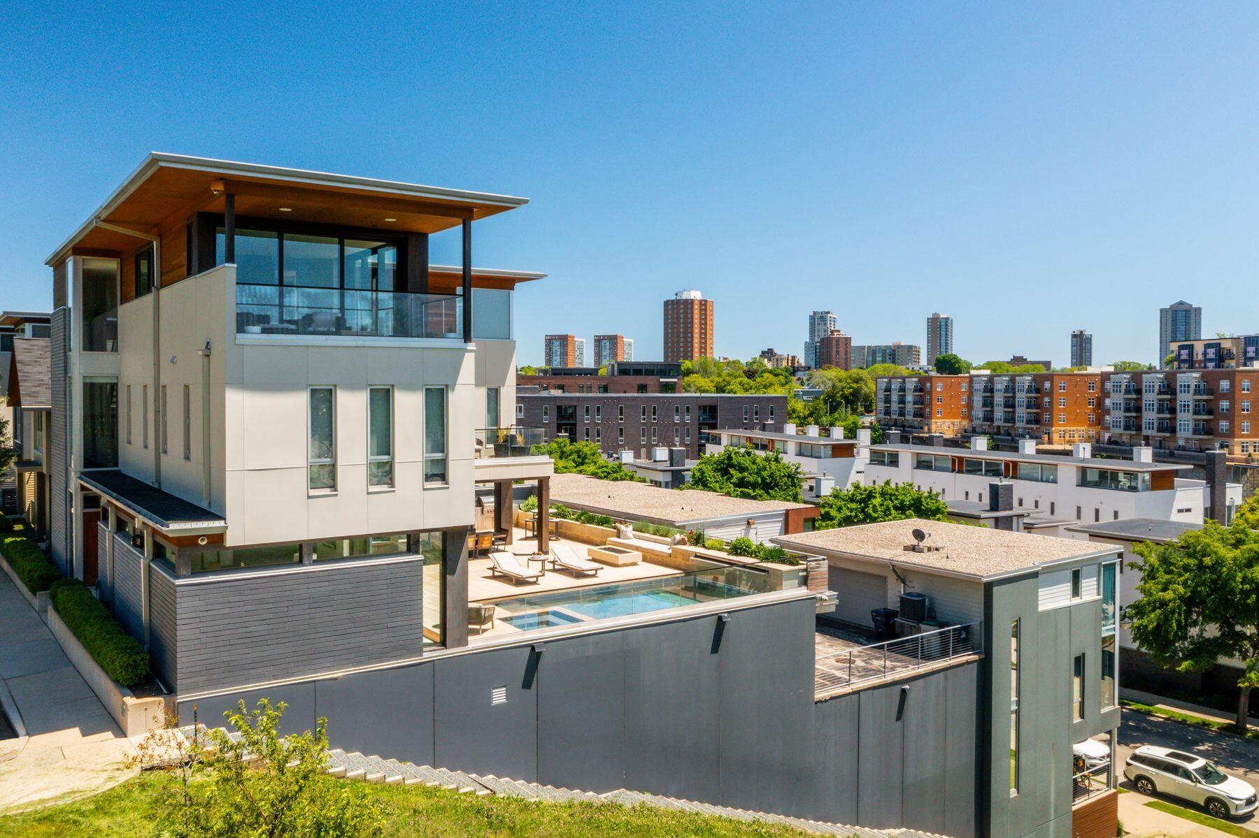 801 E Reservoir Ave