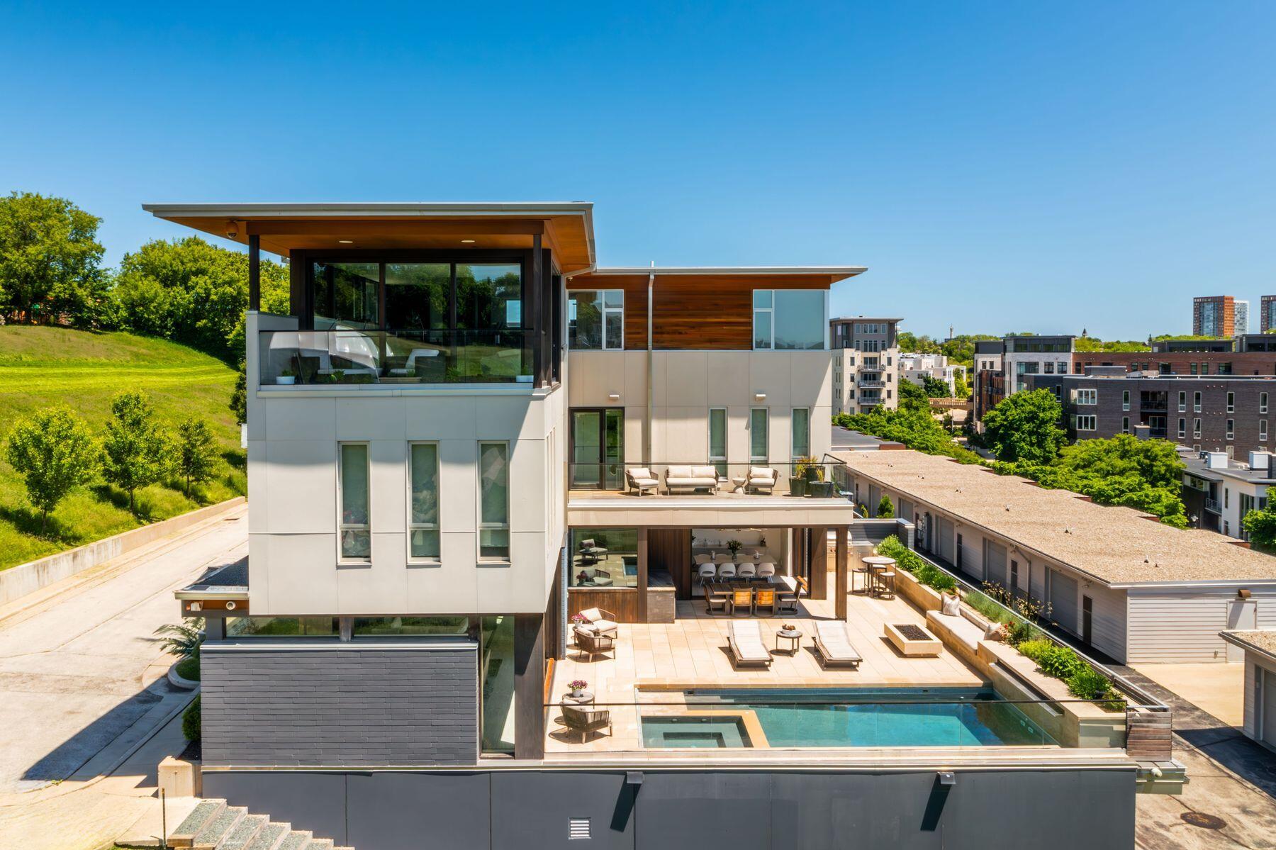 801 E Reservoir Ave