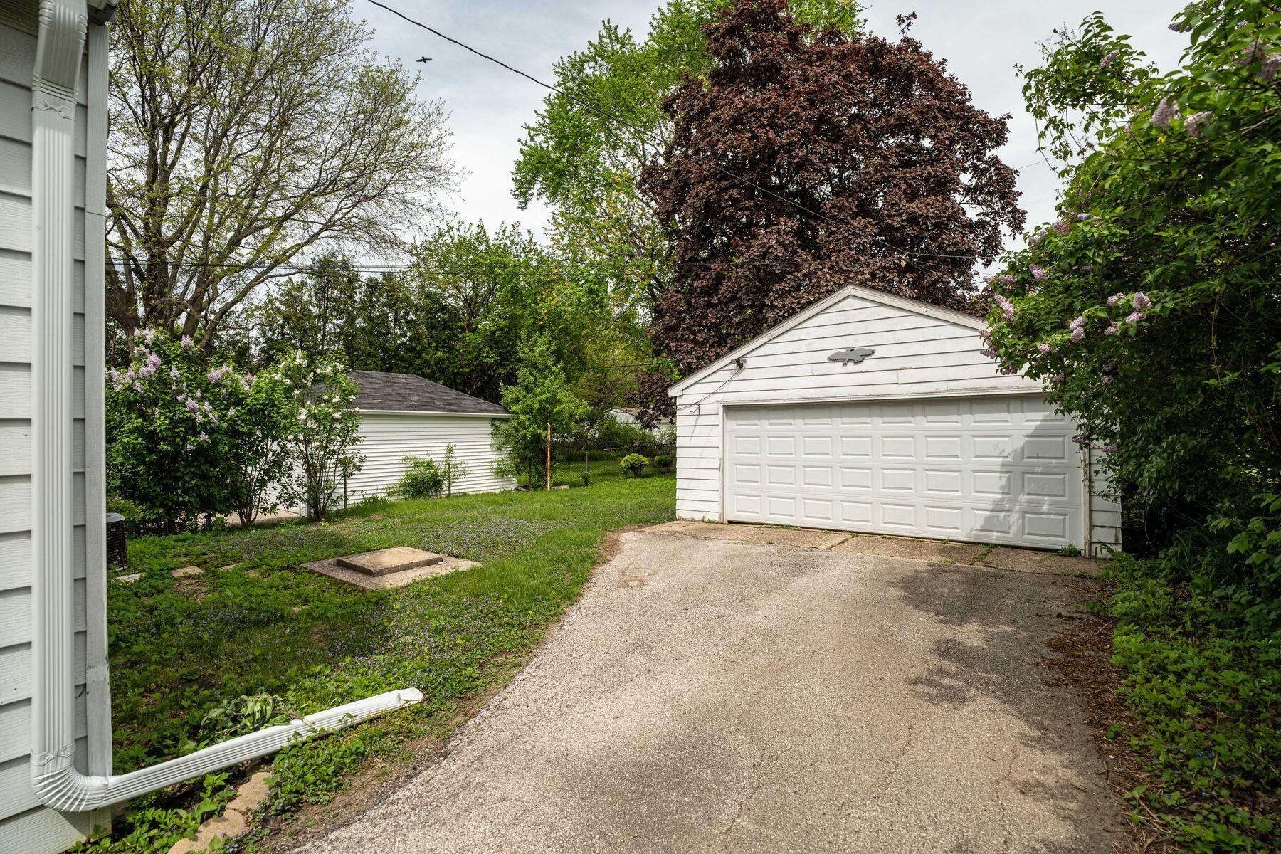604 N 99th St