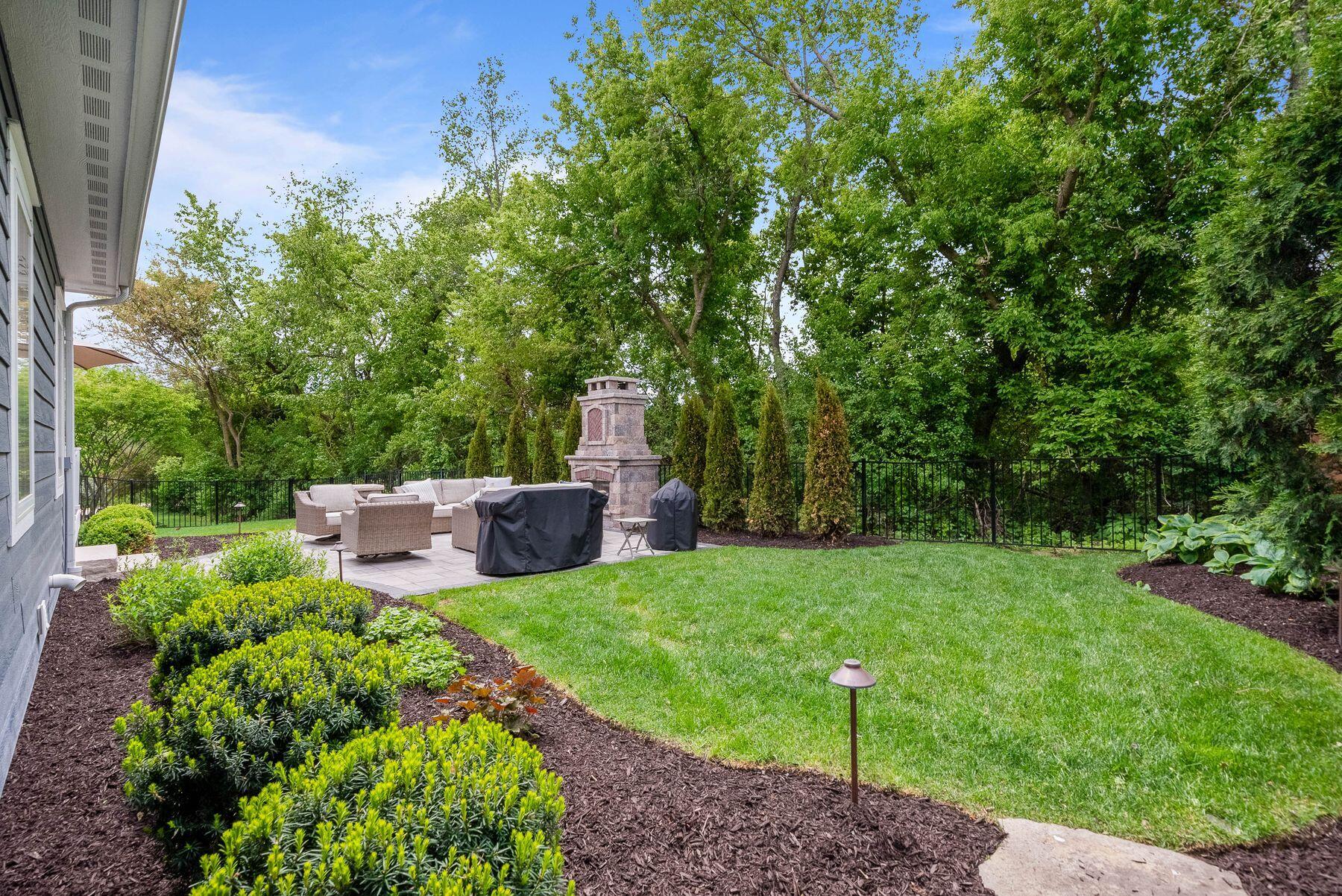 833 Red Hawk Dr