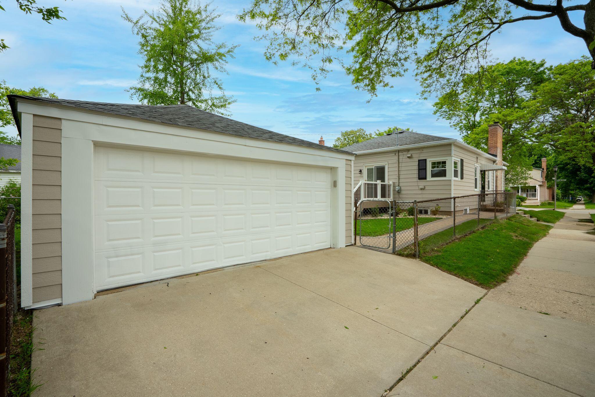 5001 N Bay Ridge Ave