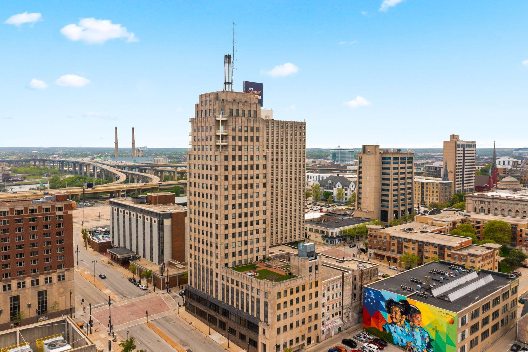 606 W Wisconsin Ave
