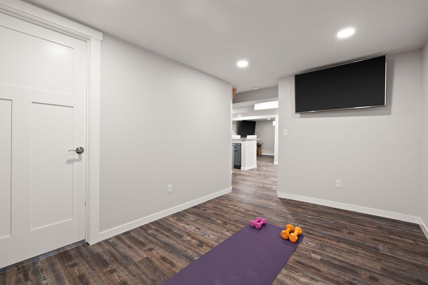 2110 W Edward Ln