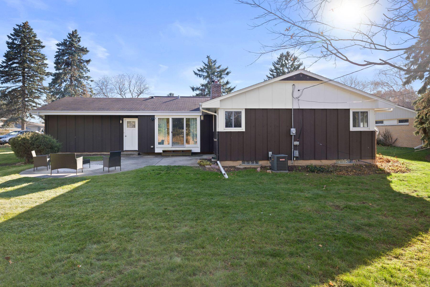 2110 W Edward Ln