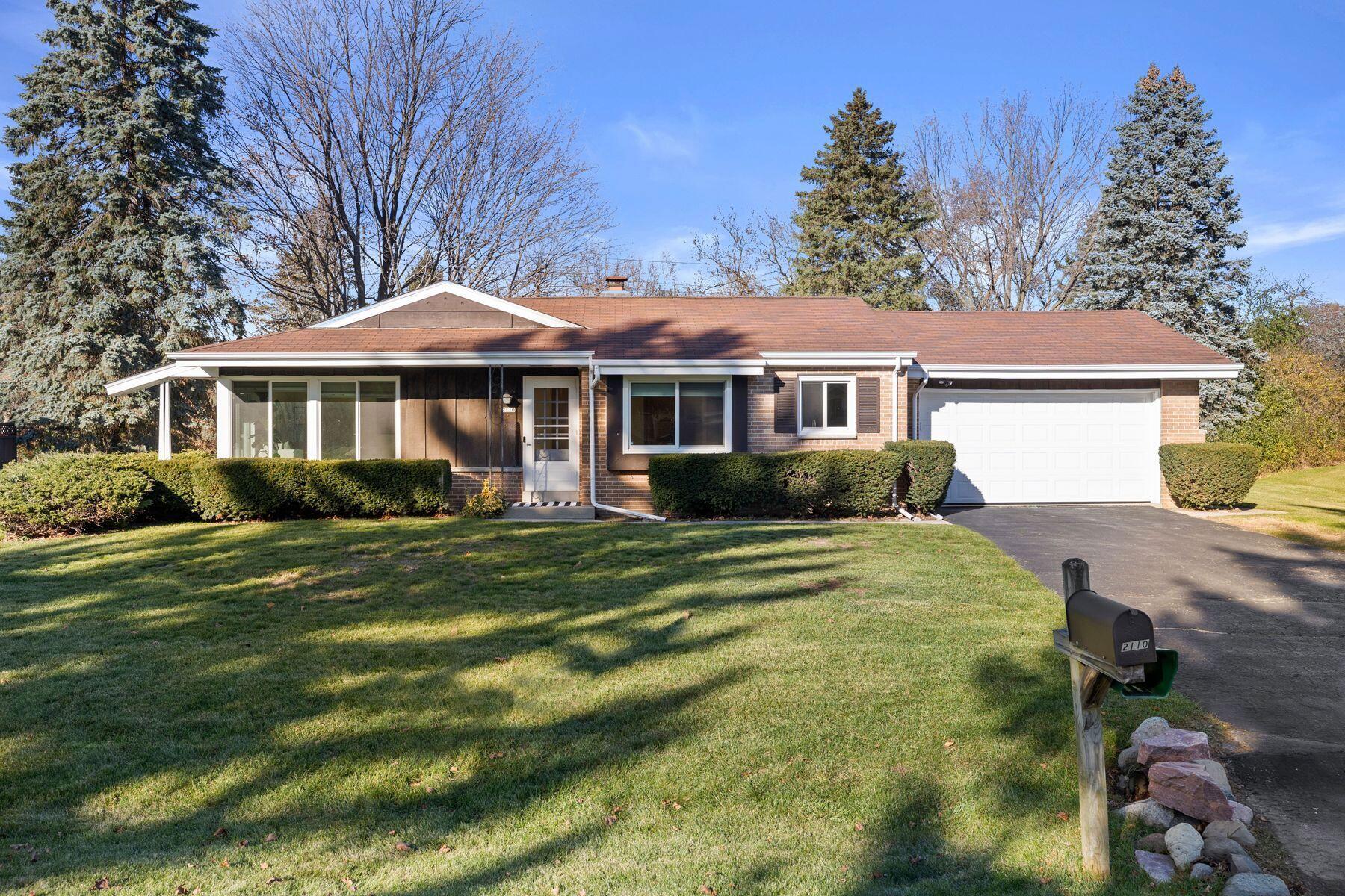 2110 W Edward Ln