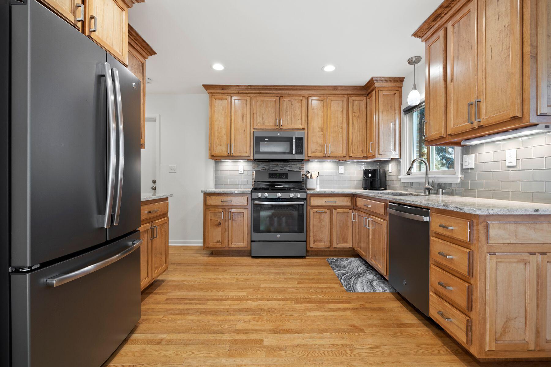 2110 W Edward Ln