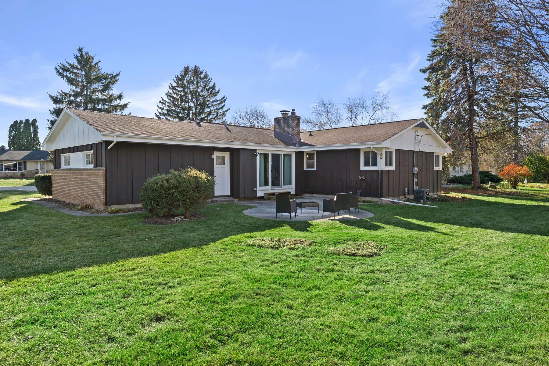 2110 W Edward Ln
