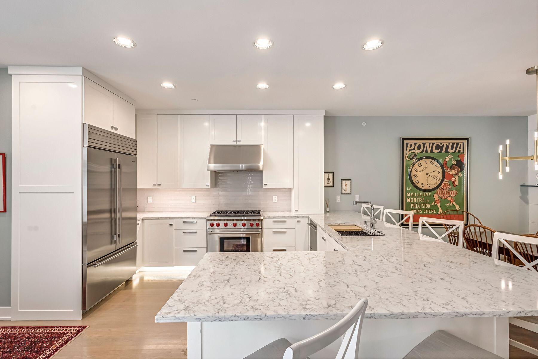 2309 E Stratford Ct