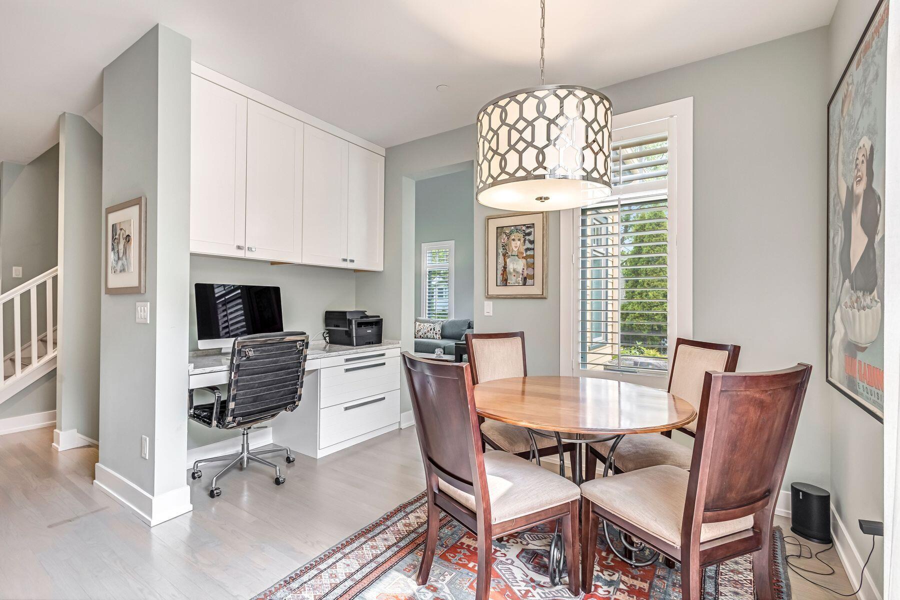2309 E Stratford Ct