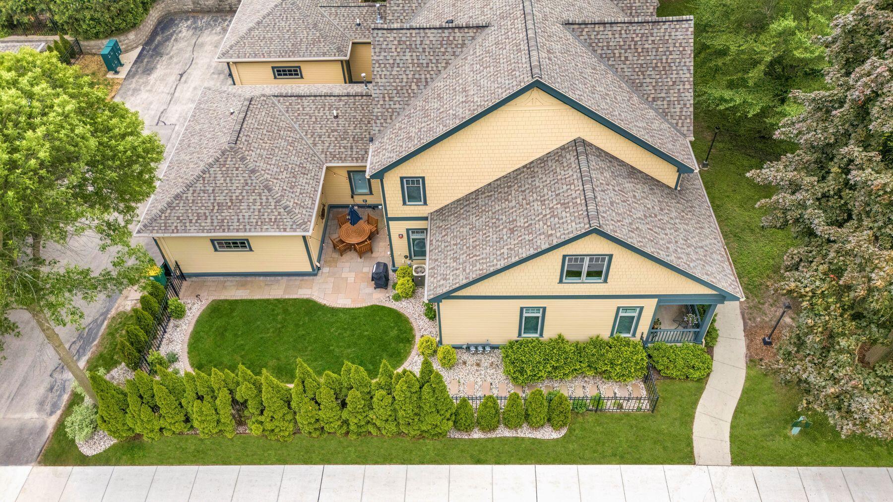 2309 E Stratford Ct