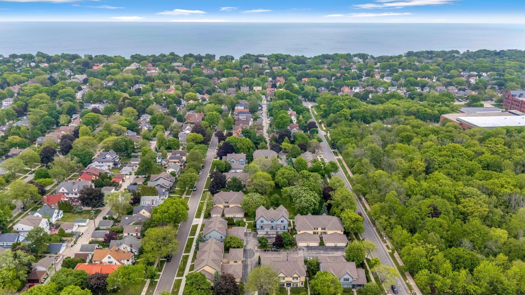 2309 E Stratford Ct