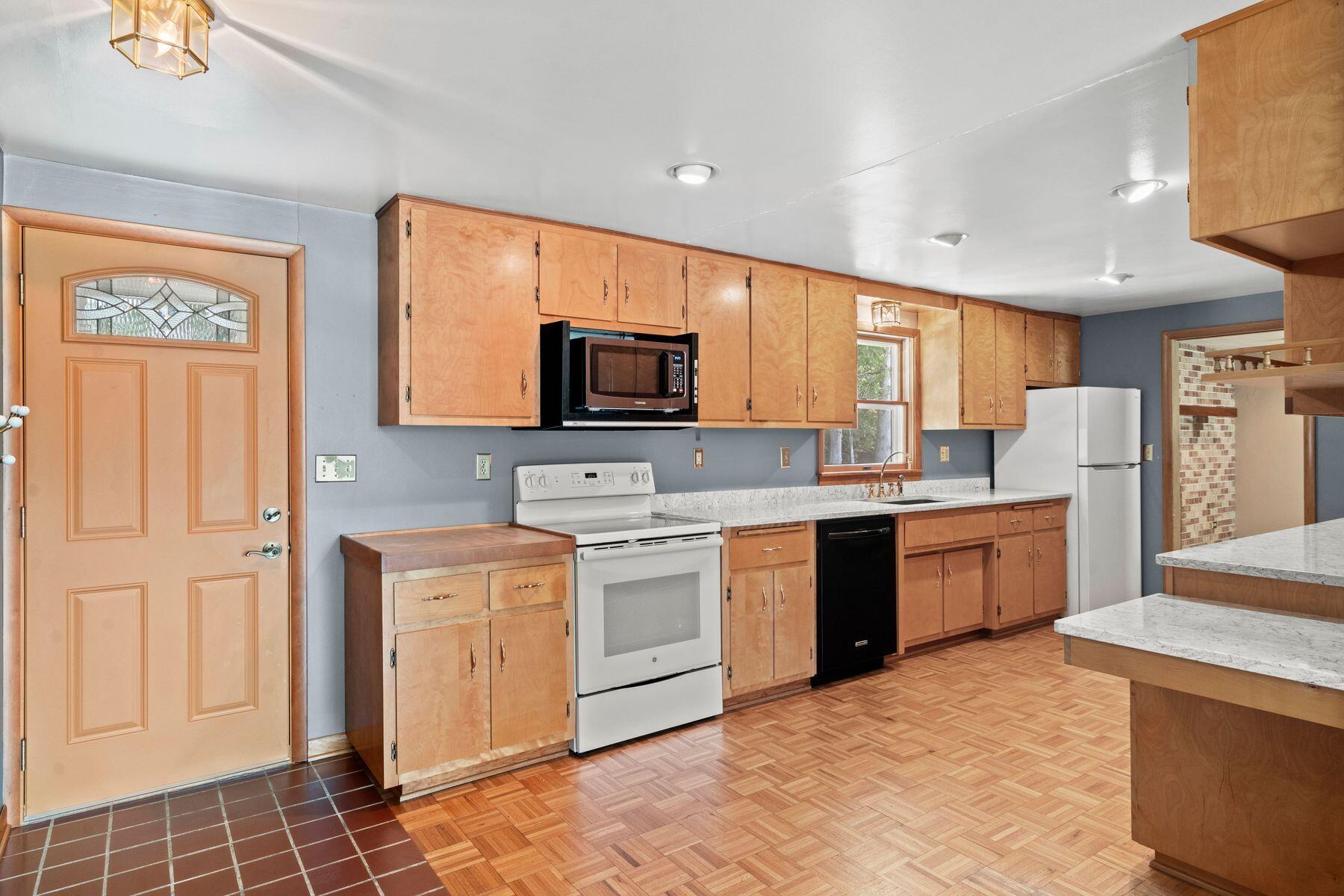 600 Lombard Ave