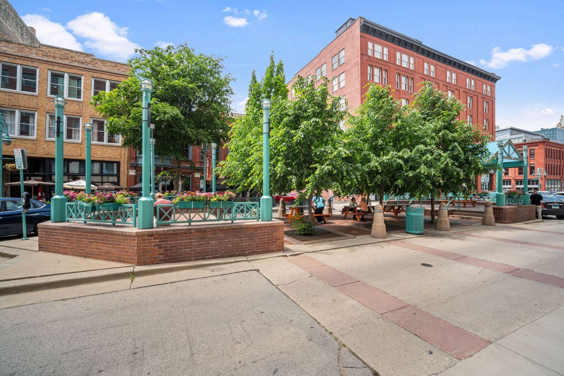 234 N Broadway -
