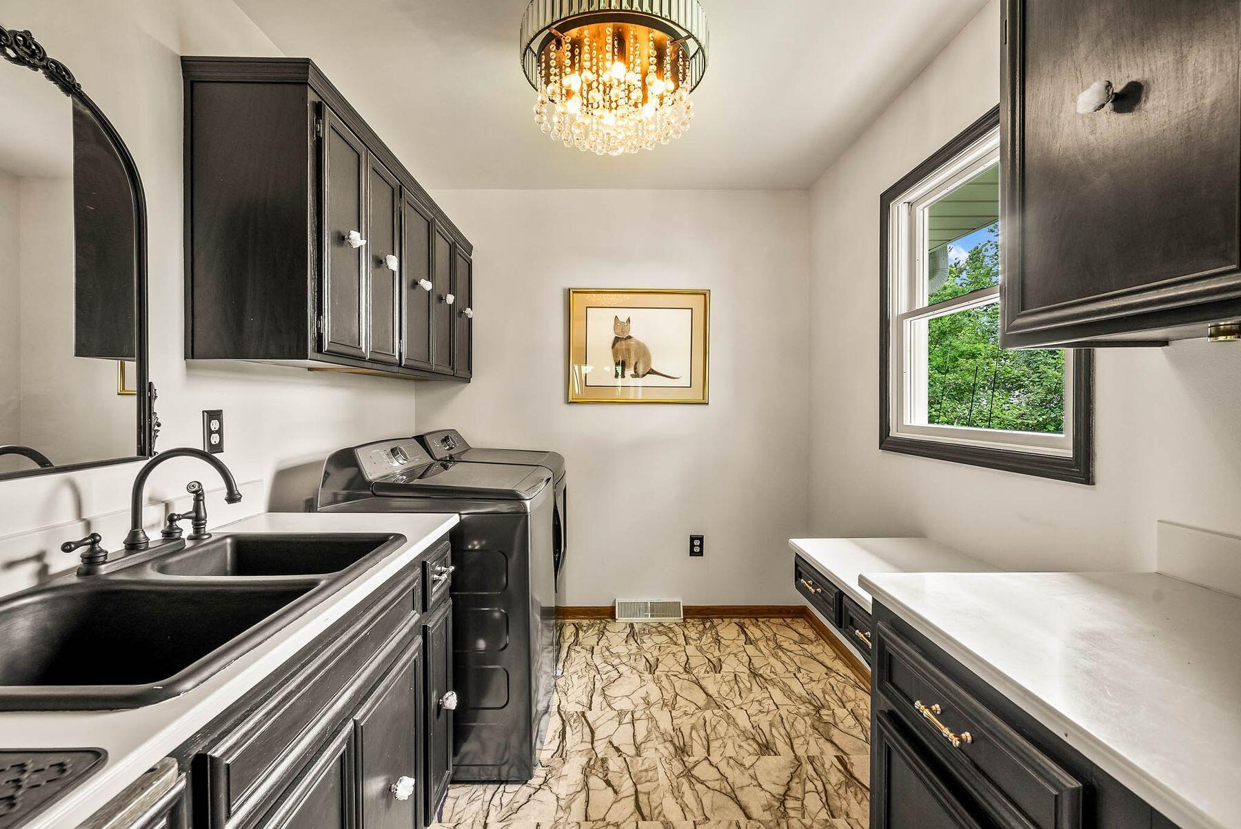 10930 Hidden Valley Dr