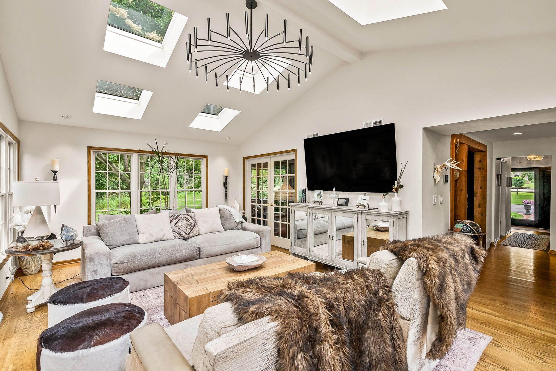 10930 Hidden Valley Dr