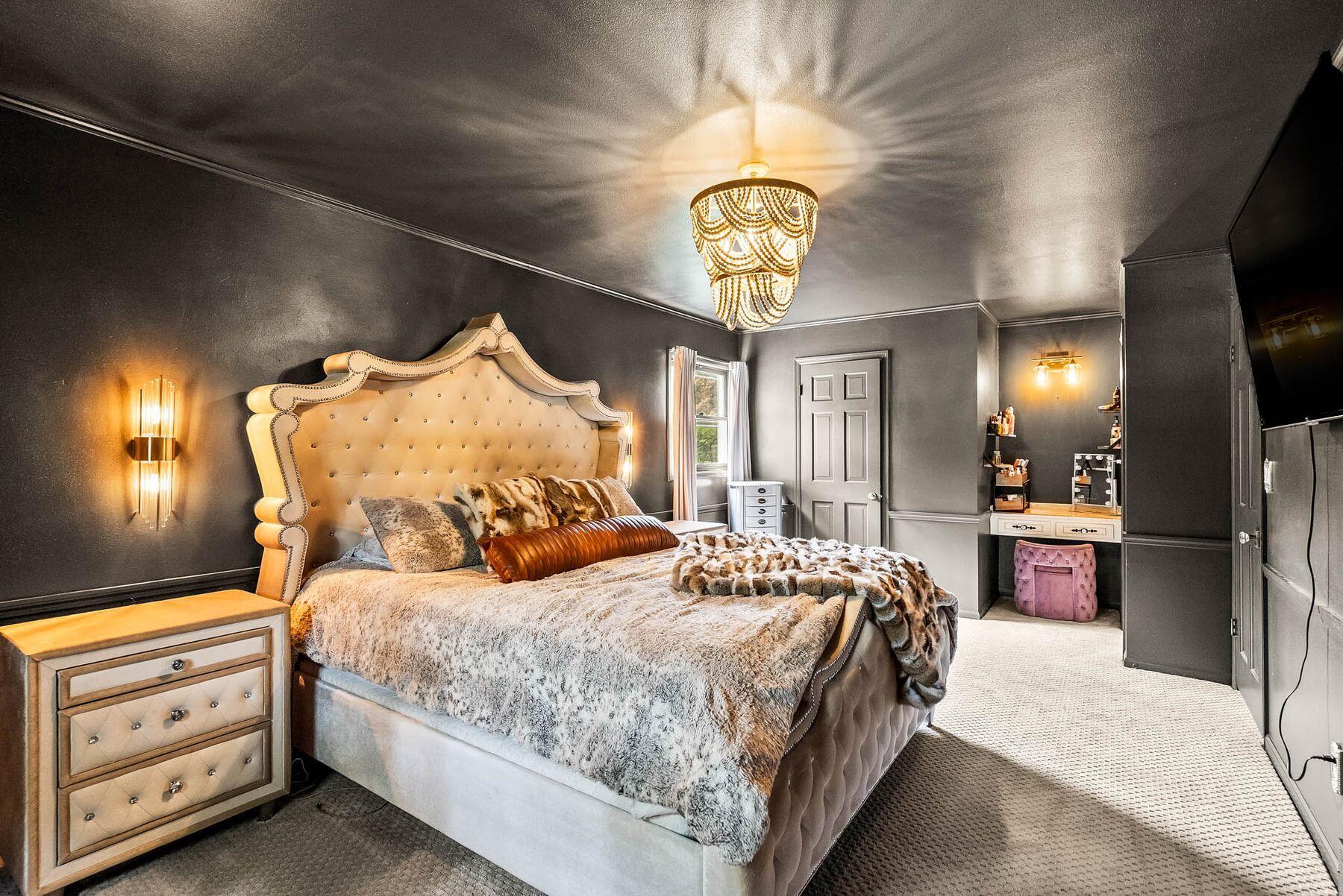 10930 Hidden Valley Dr