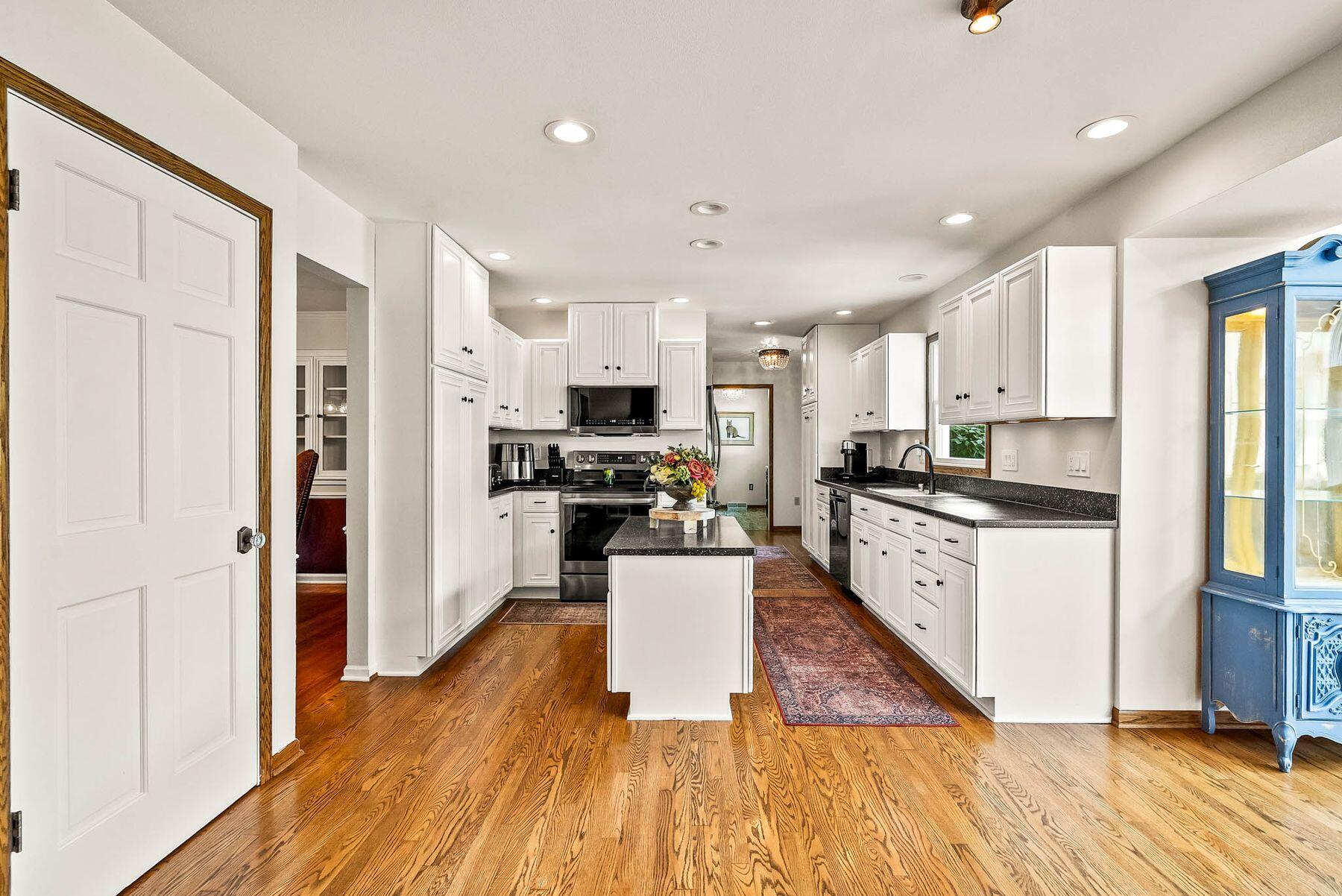 10930 Hidden Valley Dr