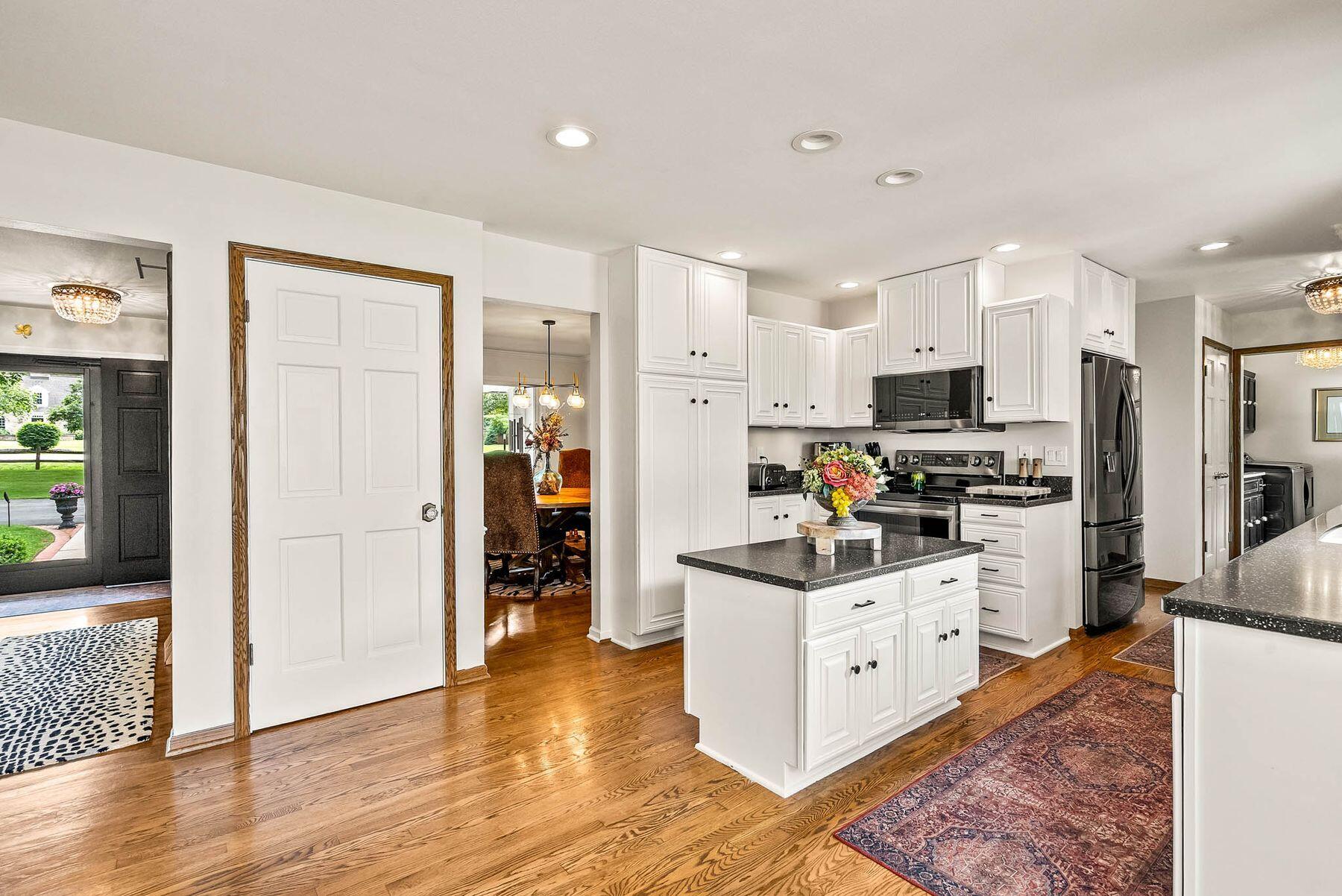 10930 Hidden Valley Dr