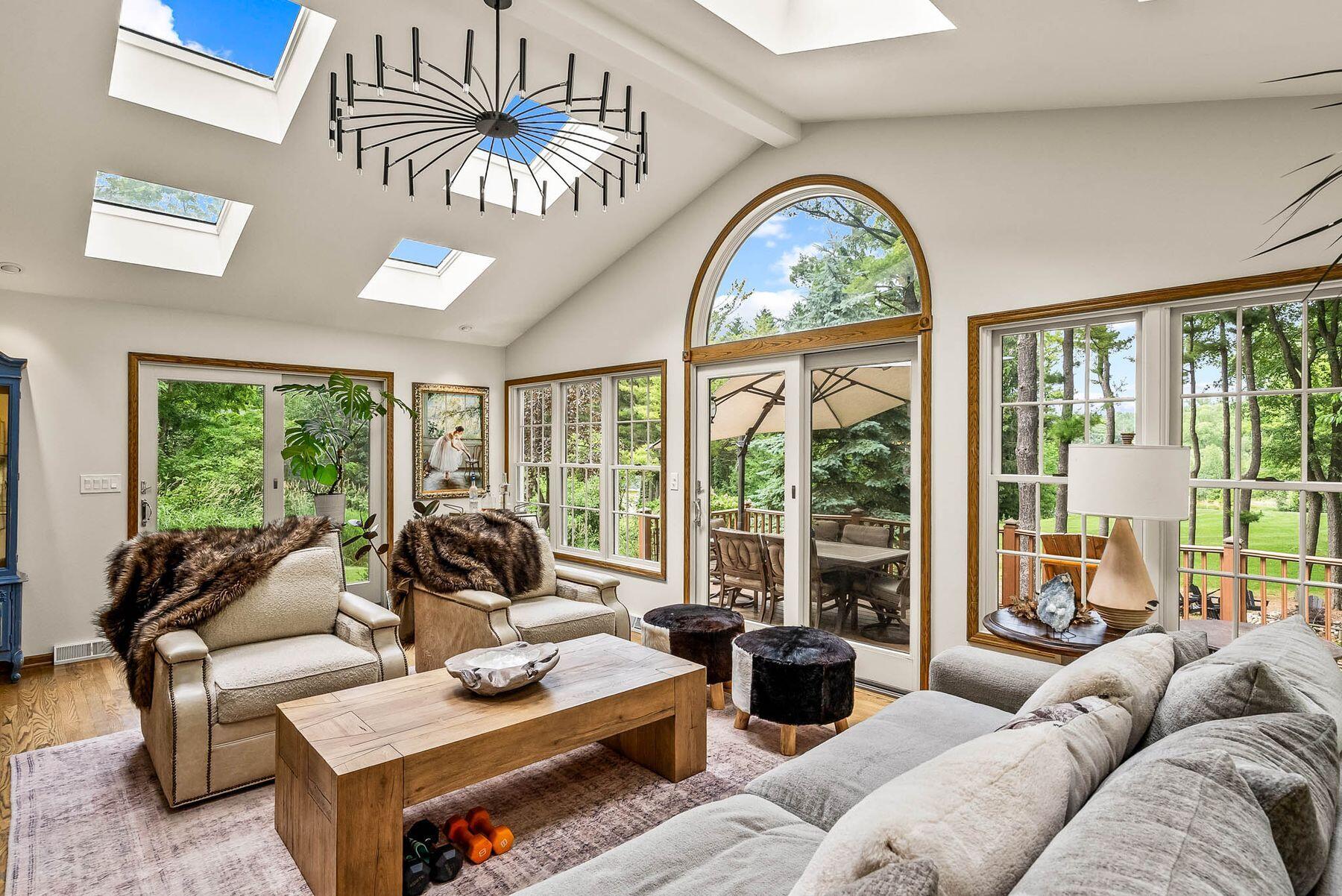10930 Hidden Valley Dr