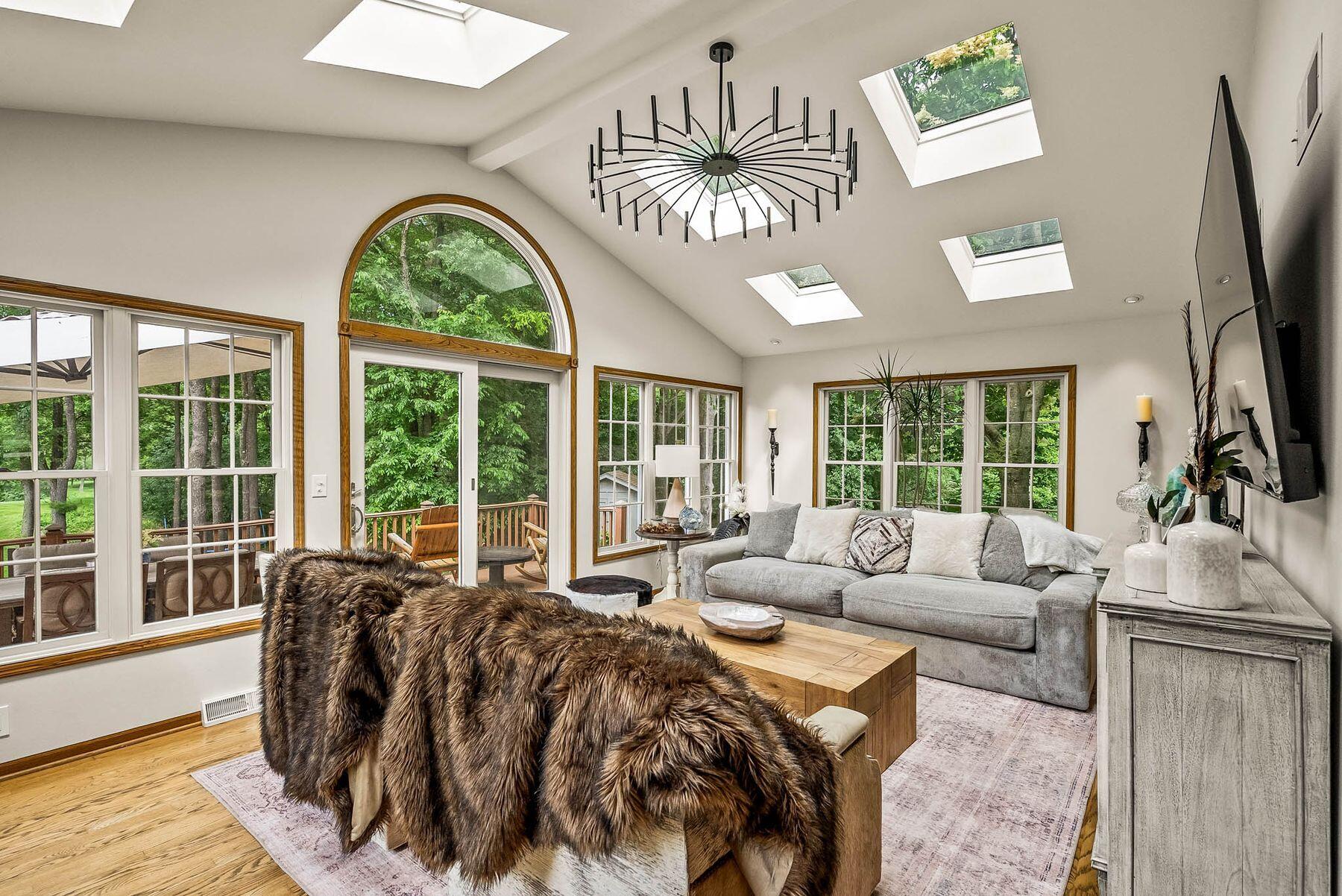 10930 Hidden Valley Dr