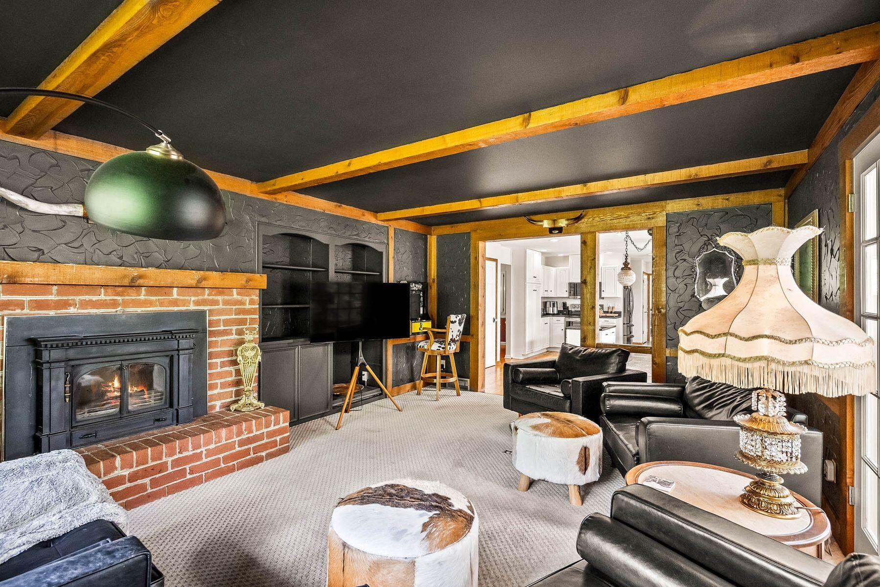 10930 Hidden Valley Dr