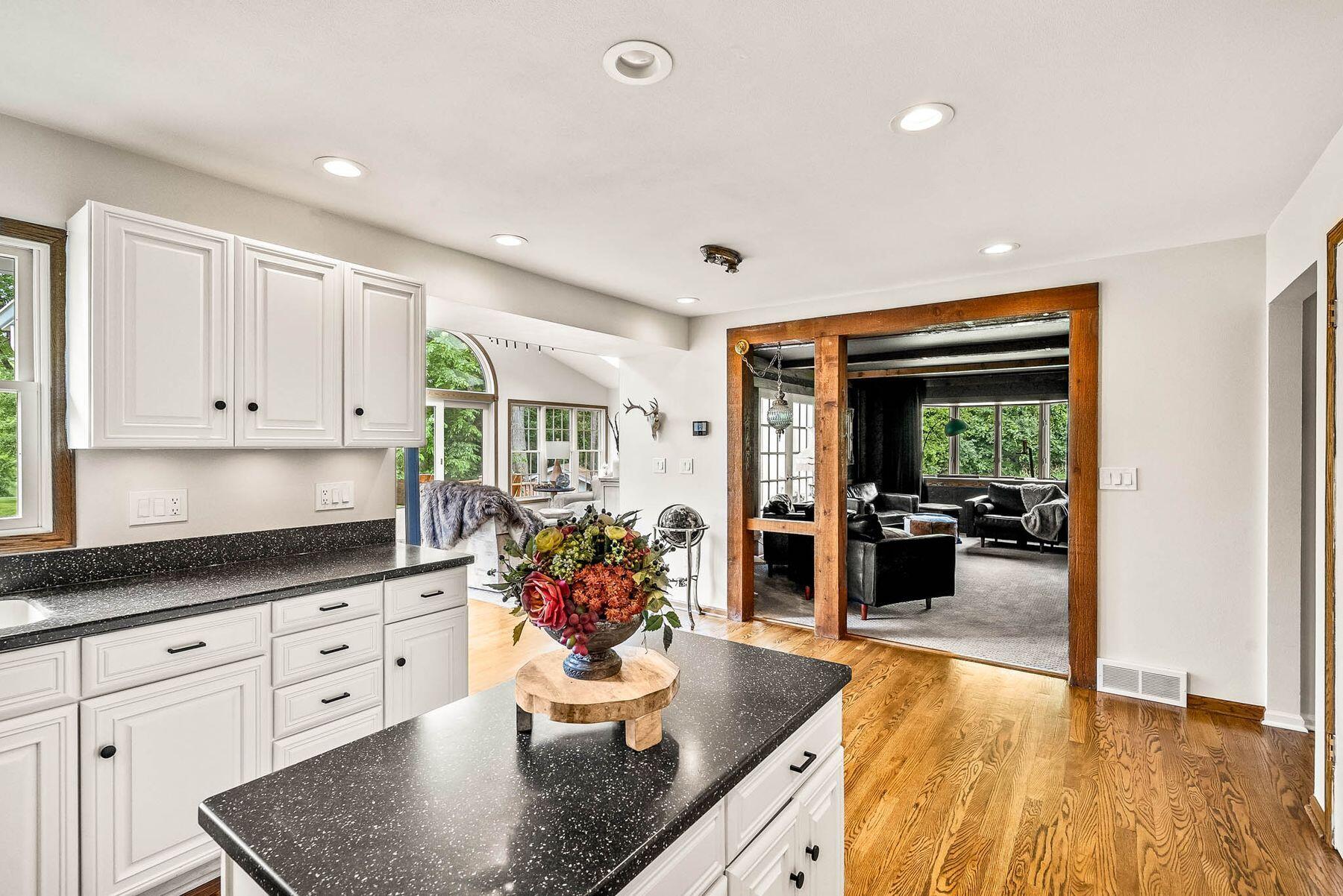 10930 Hidden Valley Dr
