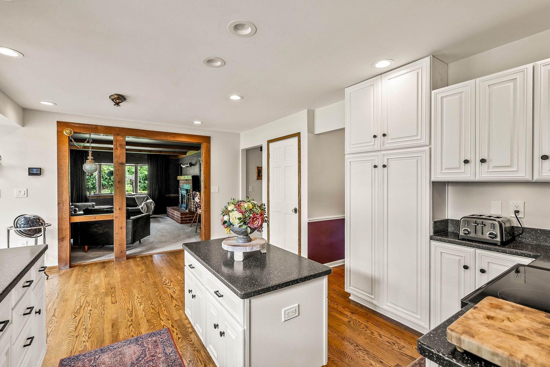 10930 Hidden Valley Dr