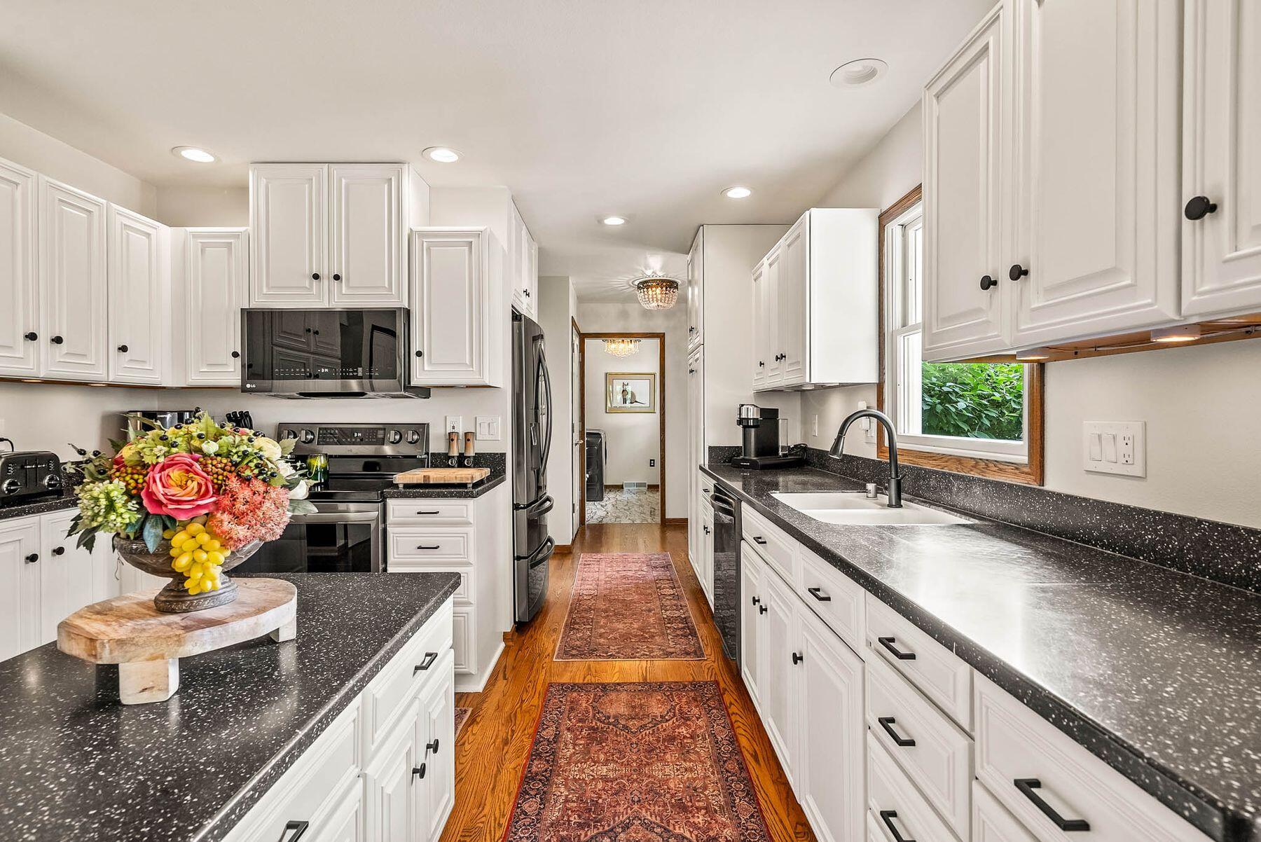 10930 Hidden Valley Dr