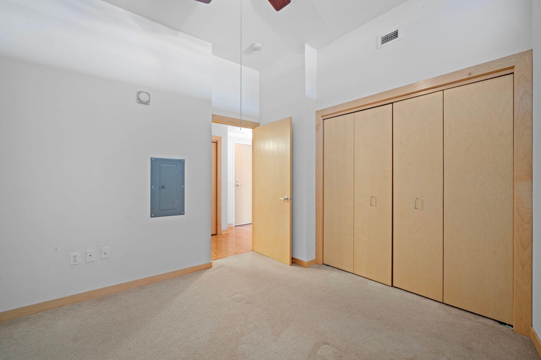 106 W Seeboth St