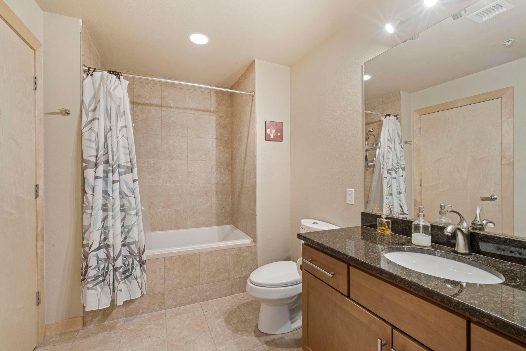 106 W Seeboth St