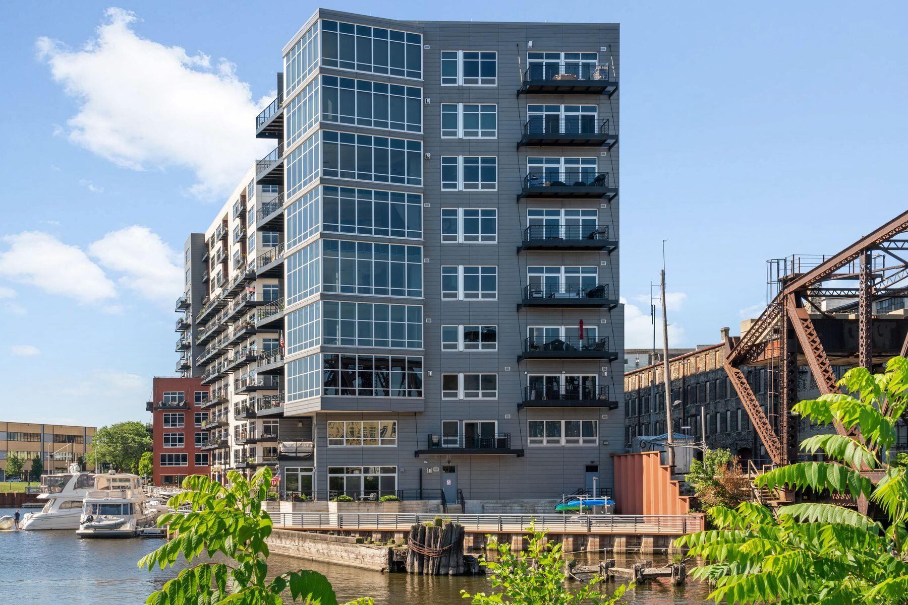 106 W Seeboth St