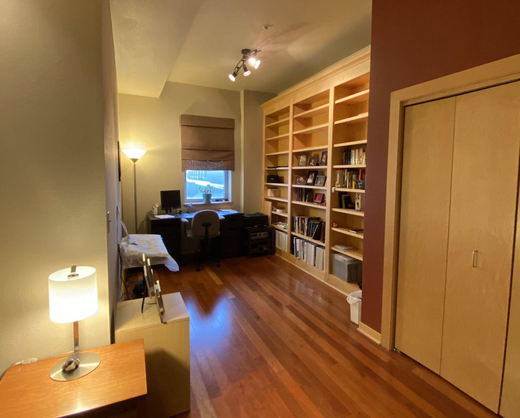 106 W Seeboth St