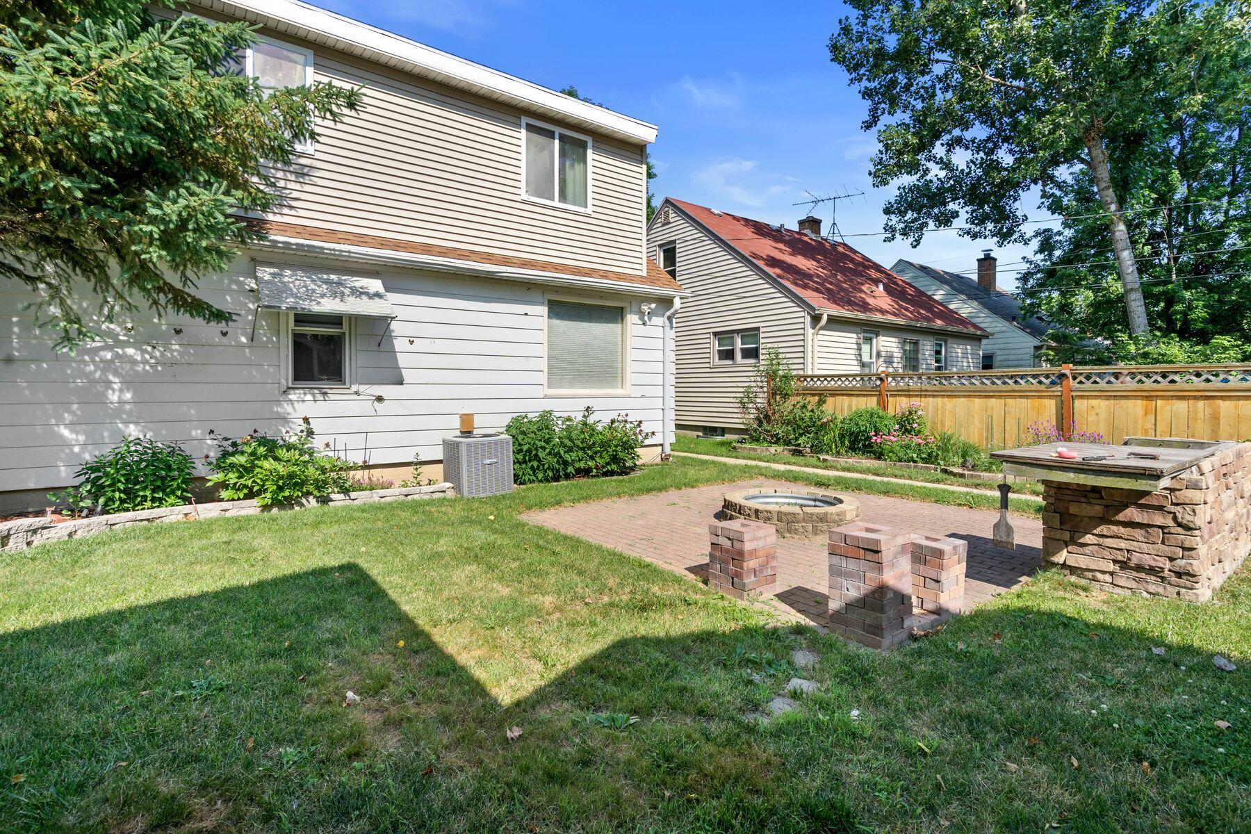 3875 N 70th St