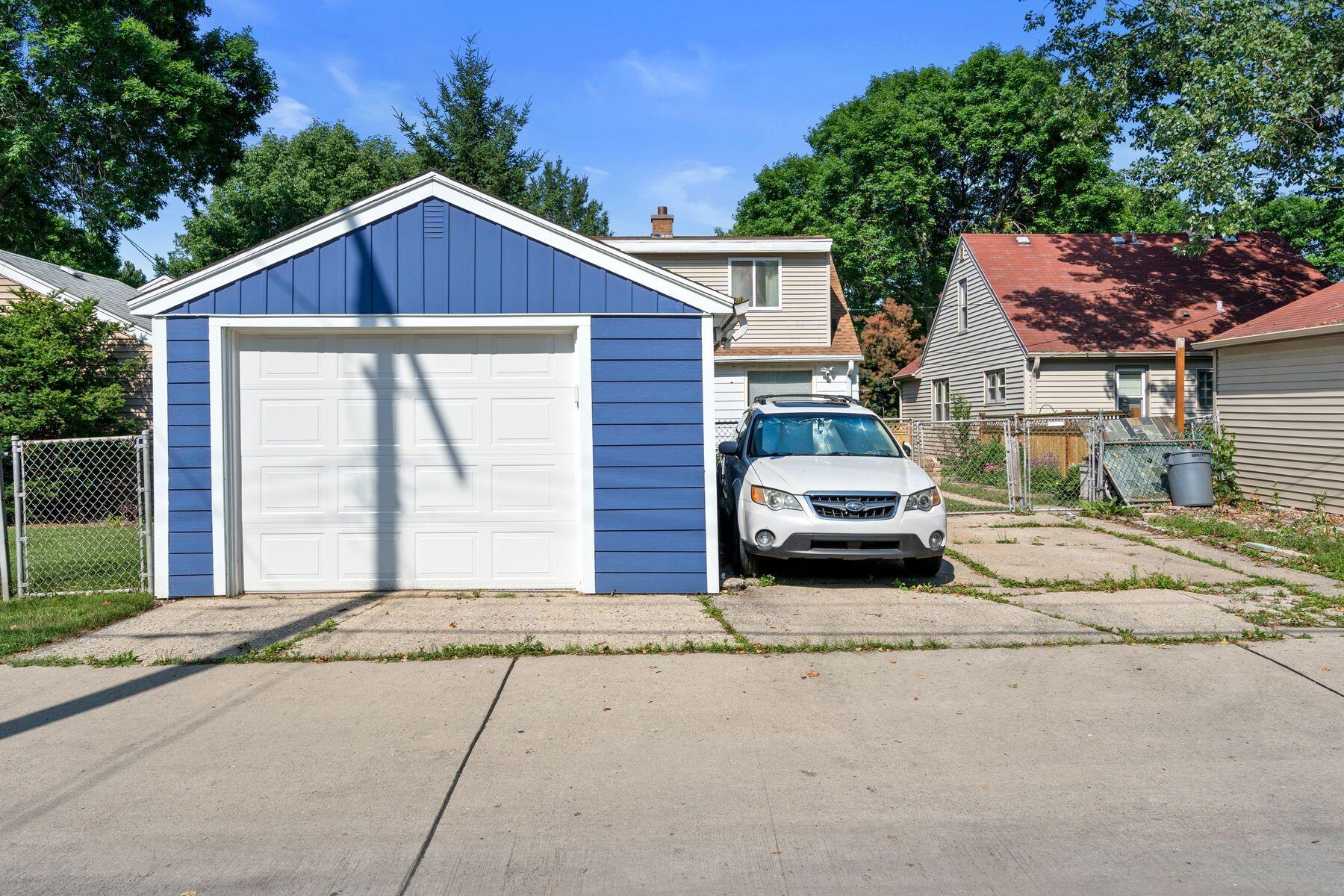 3875 N 70th St