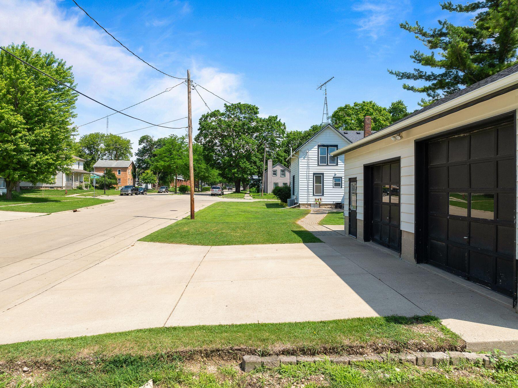 11 W Rockwell St