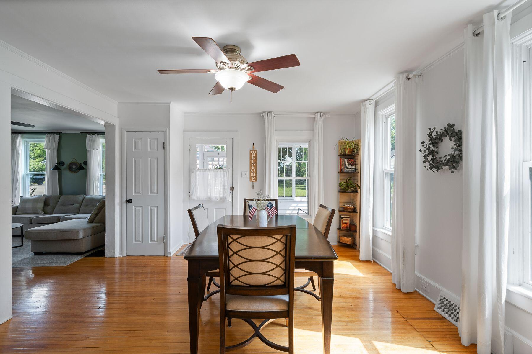 11 W Rockwell St