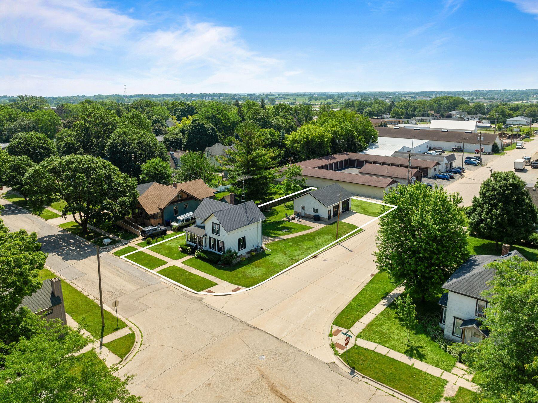 11 W Rockwell St