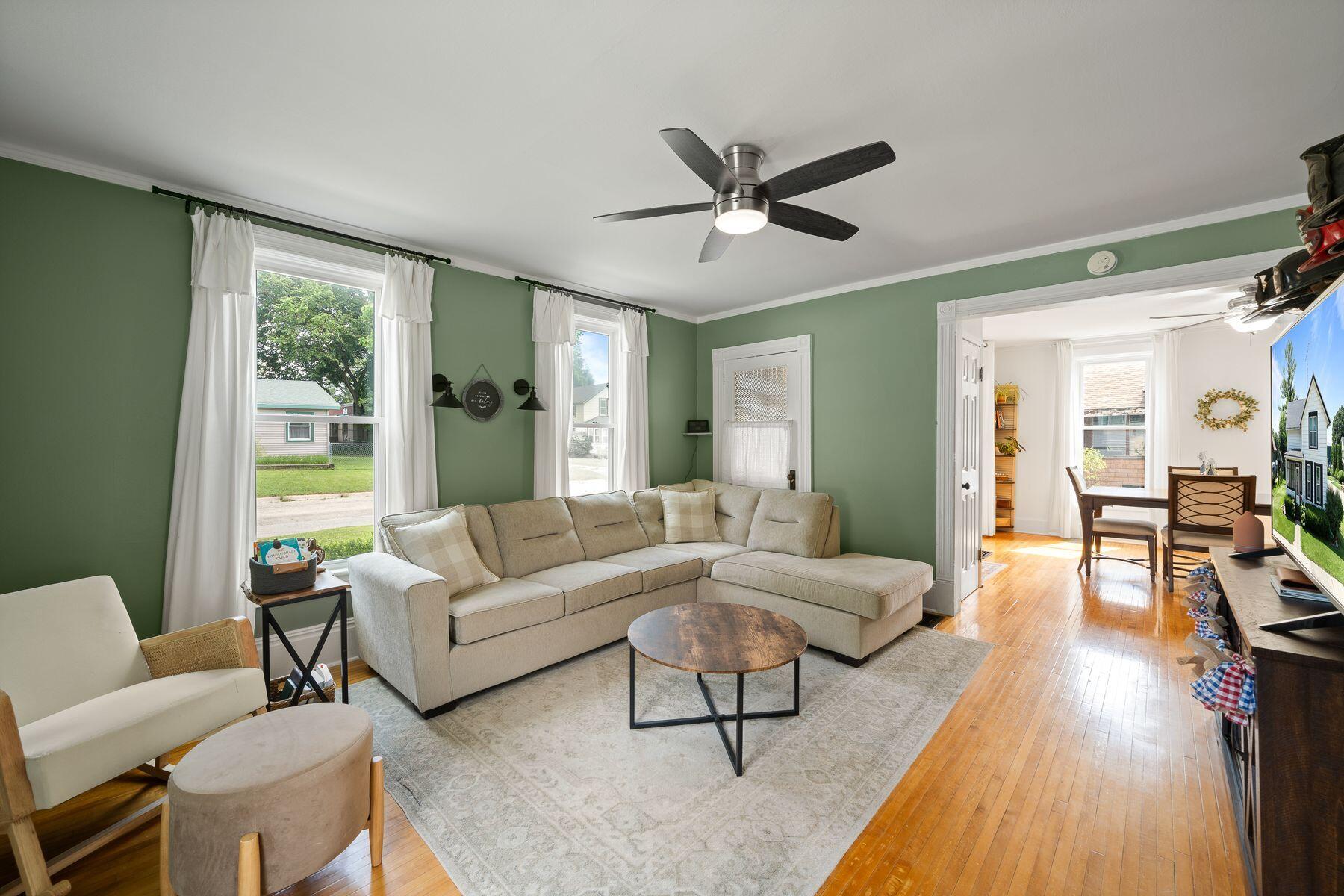 11 W Rockwell St