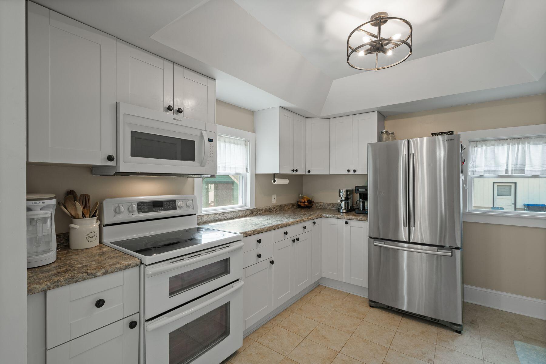 11 W Rockwell St