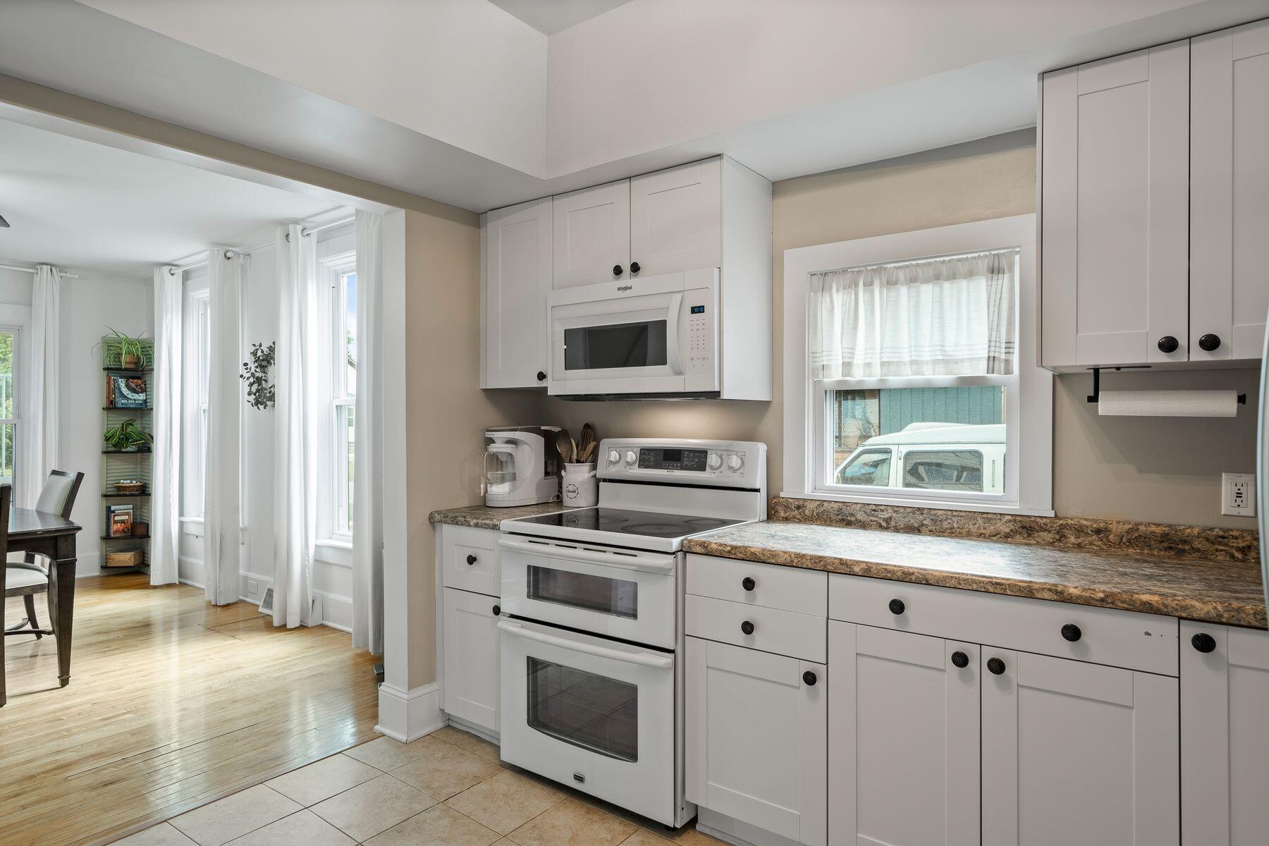 11 W Rockwell St