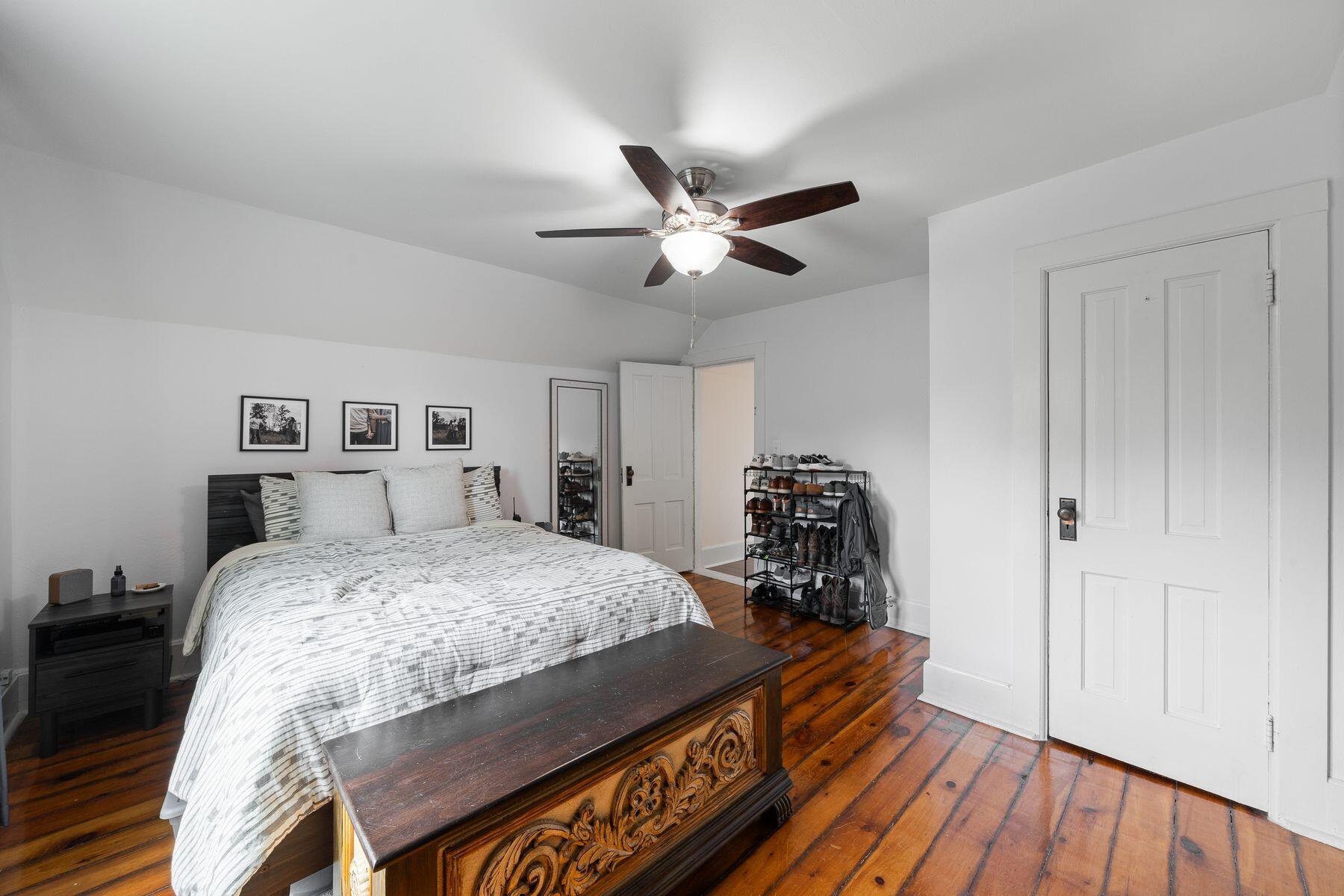 11 W Rockwell St