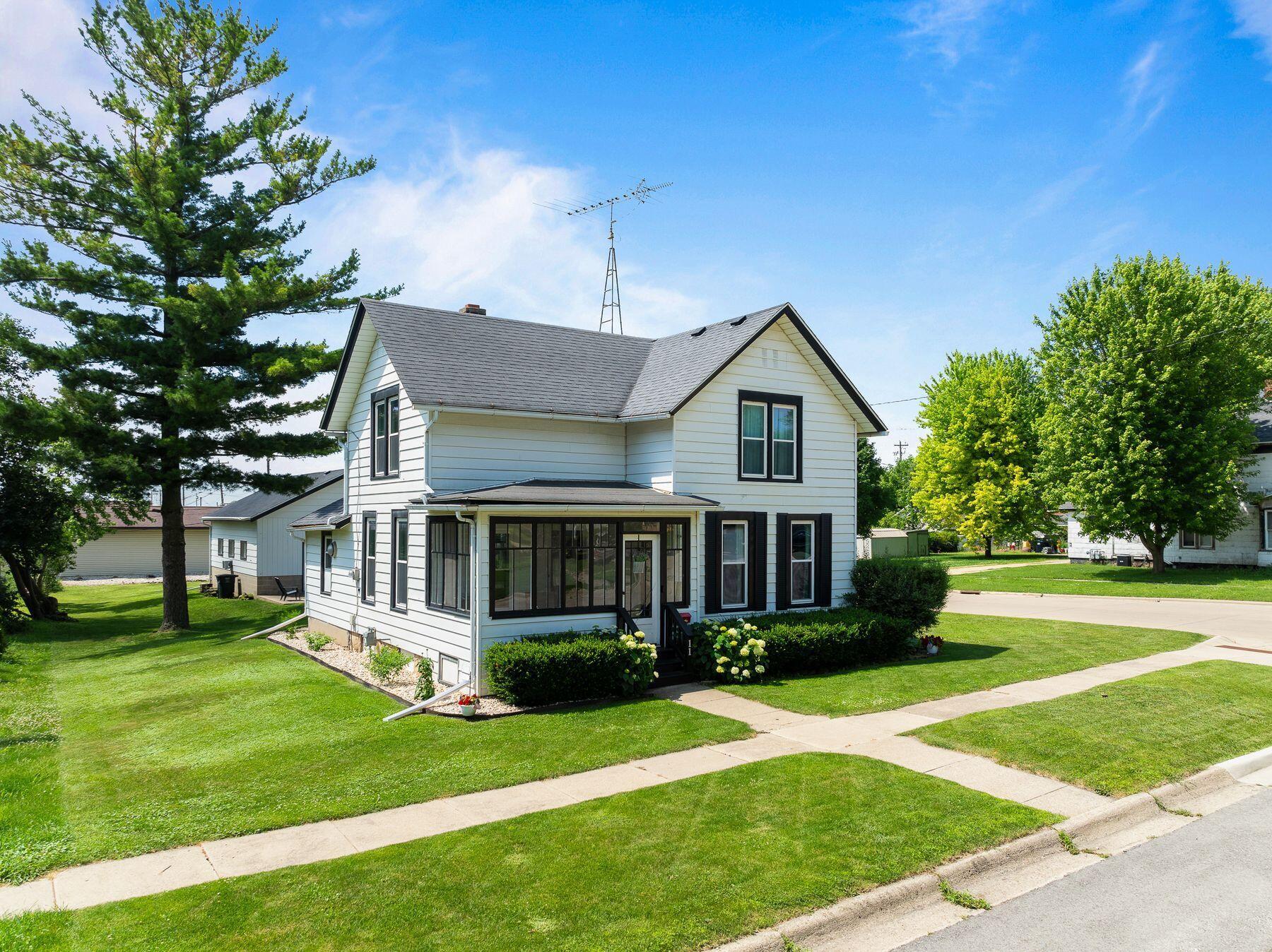 11 W Rockwell St