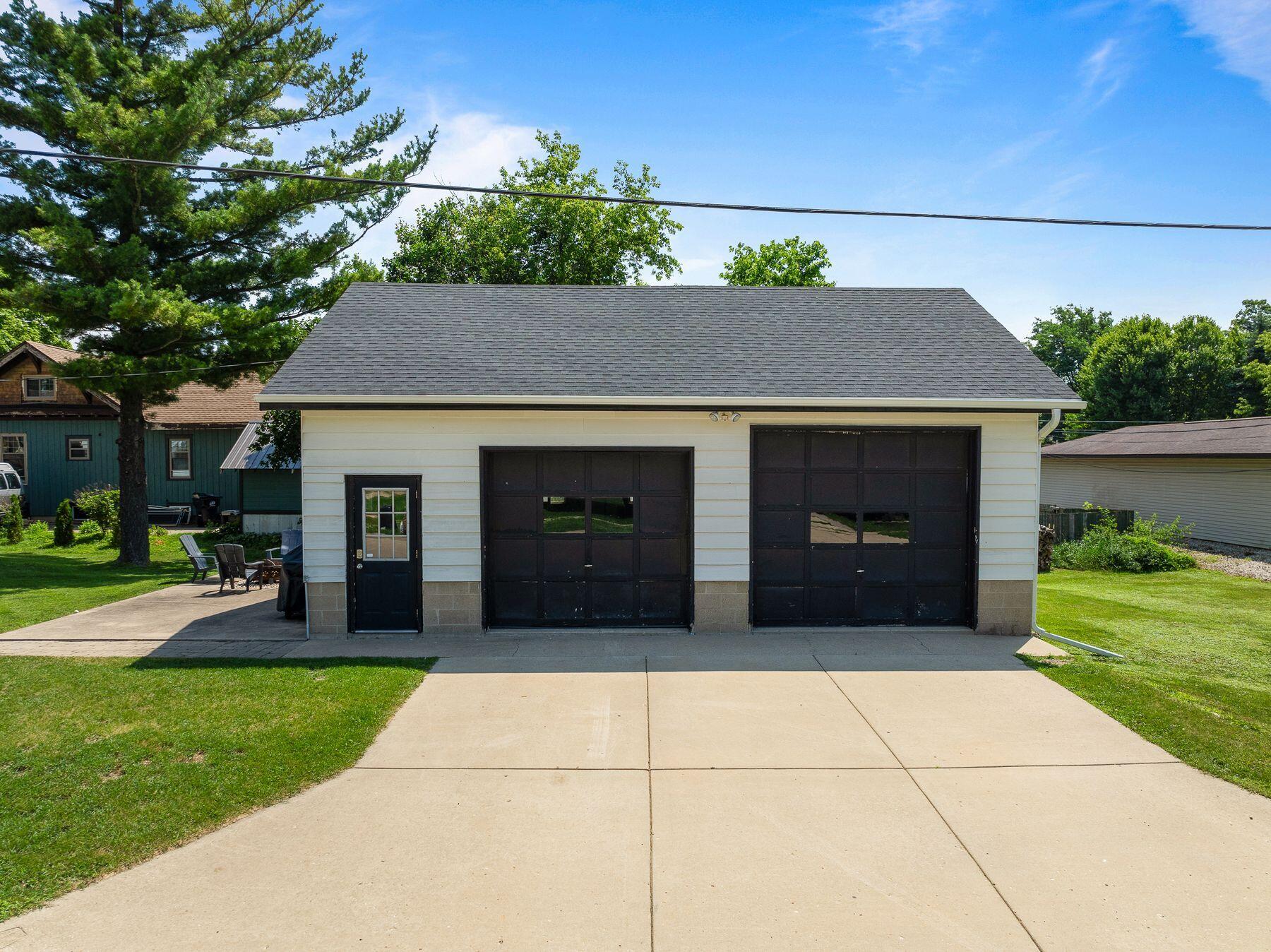 11 W Rockwell St