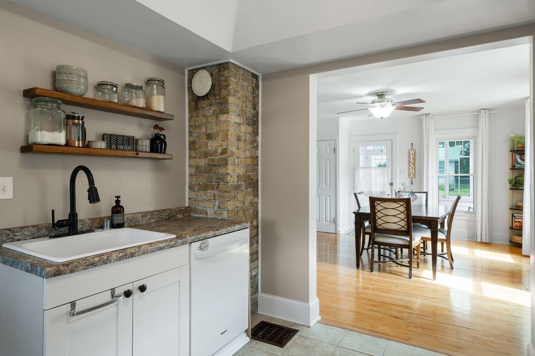 11 W Rockwell St